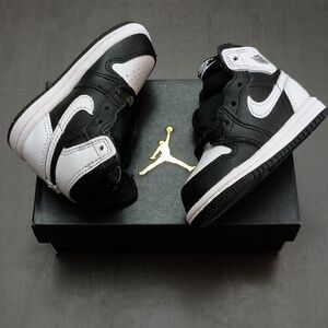 Nike Jordan 1 Retro High OG Black and White Baby Sneakers